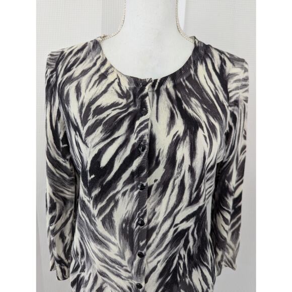 TALBOTS! LIGHTWEIGHT BLACK, WHITE ABSTRACT ZEBRA INSPIRED CARDIGAN SWEATER! SZ M - Picture 3 of 7